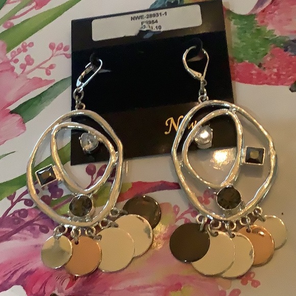 Silver Dangle earrings with stones NWT great look for any occasion - Picture 1 of 5
